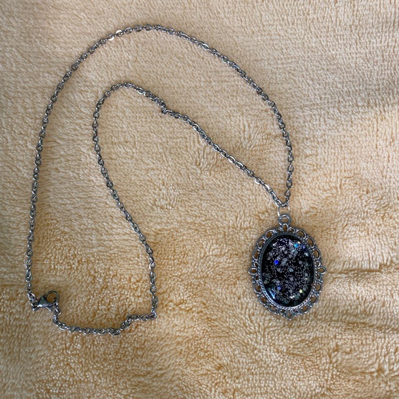 Galaxy hand-painted pendant - Picture 5 of 9